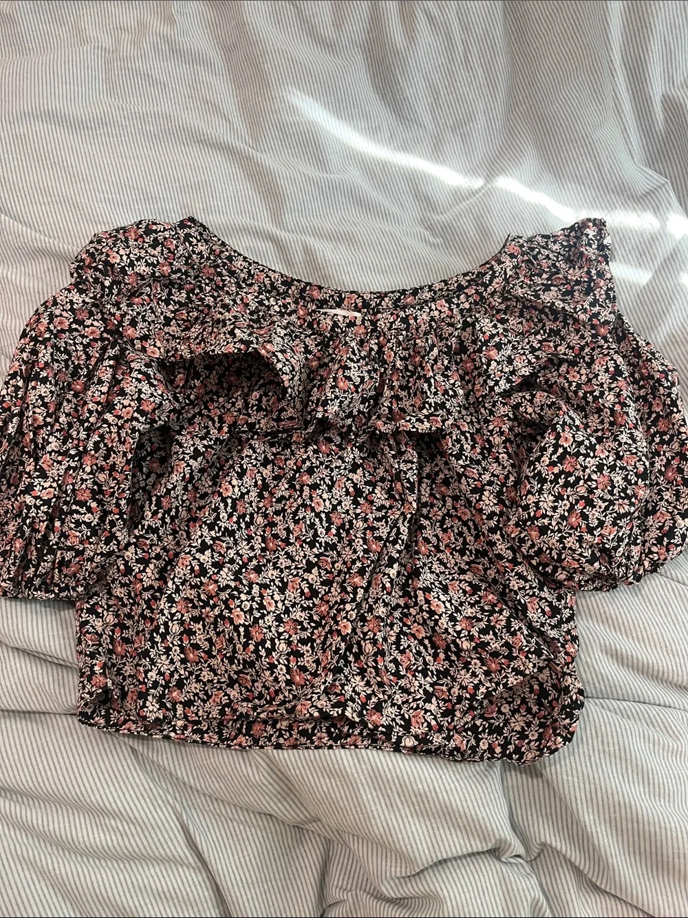 Doen Black Floral Ruffle Puff Sleeve Top